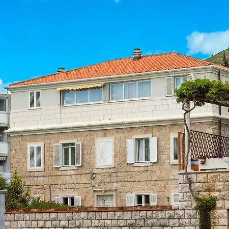 Victoria Apartment