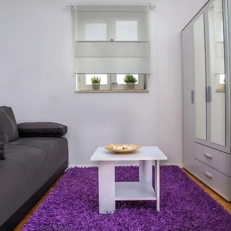 Victoria Apartment