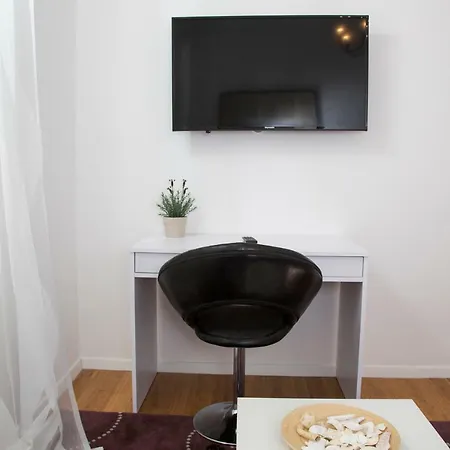 Victoria Apartment *